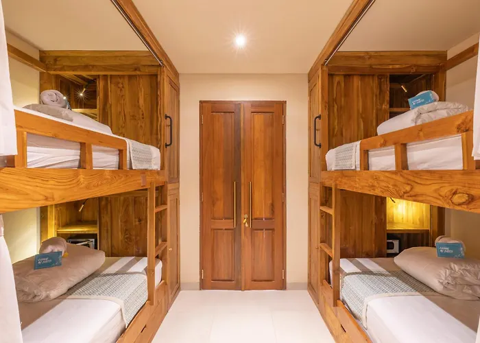 Kima Surf Camp Hostel *